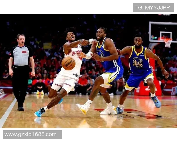 火箭队与步行者队季前赛精彩对决展现新赛季球队实力与战术布局